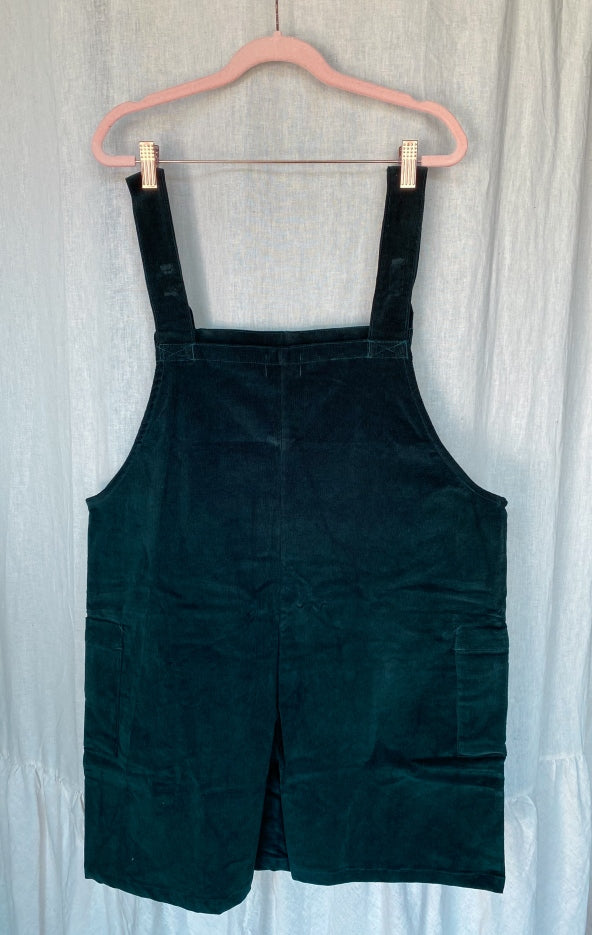 Marketplace - L - Liquorice 21 Wale corduroy - Dungaree Shorts