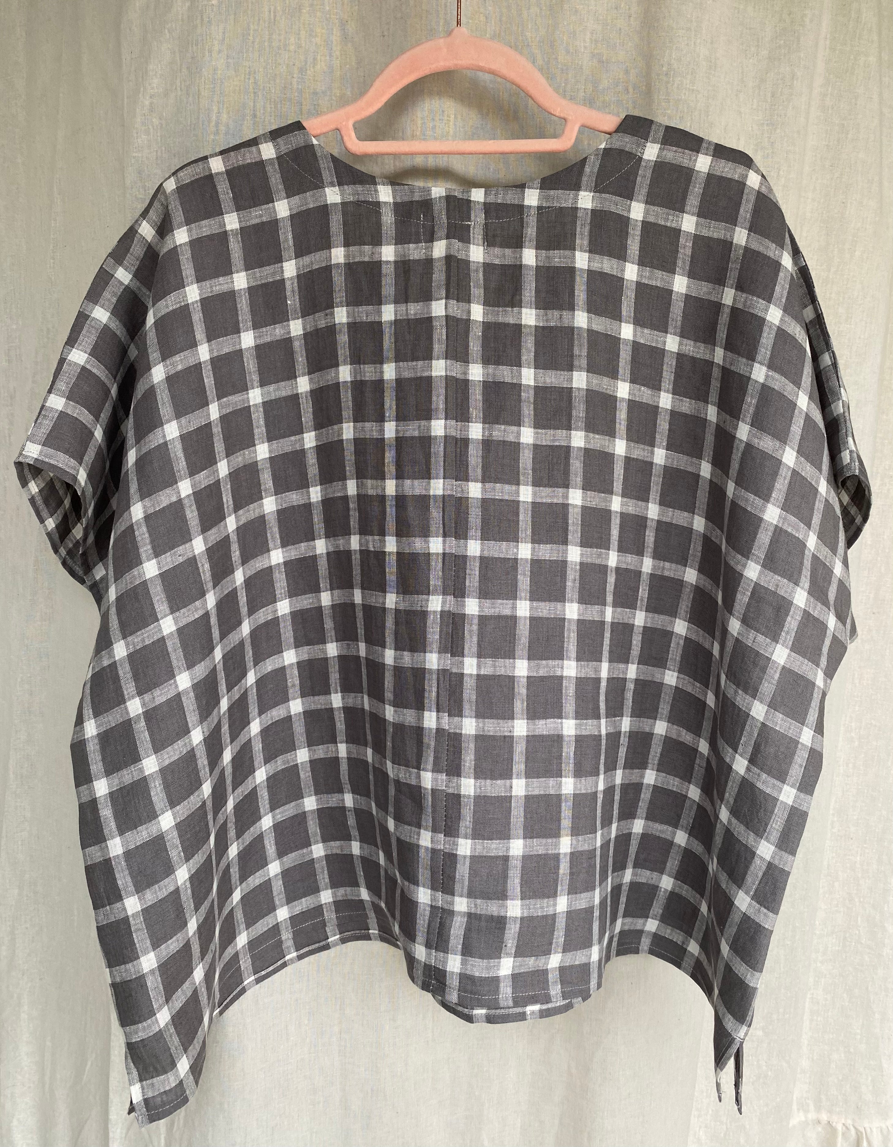 Marketplace - XL - V Neck Box Top - Linen - Grey Check